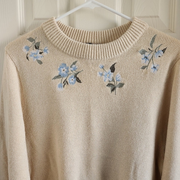 H&M Divided Cream Flower Embroidered Knit Sweater Medium Grannycore Cottagecore - Picture 3 of 6